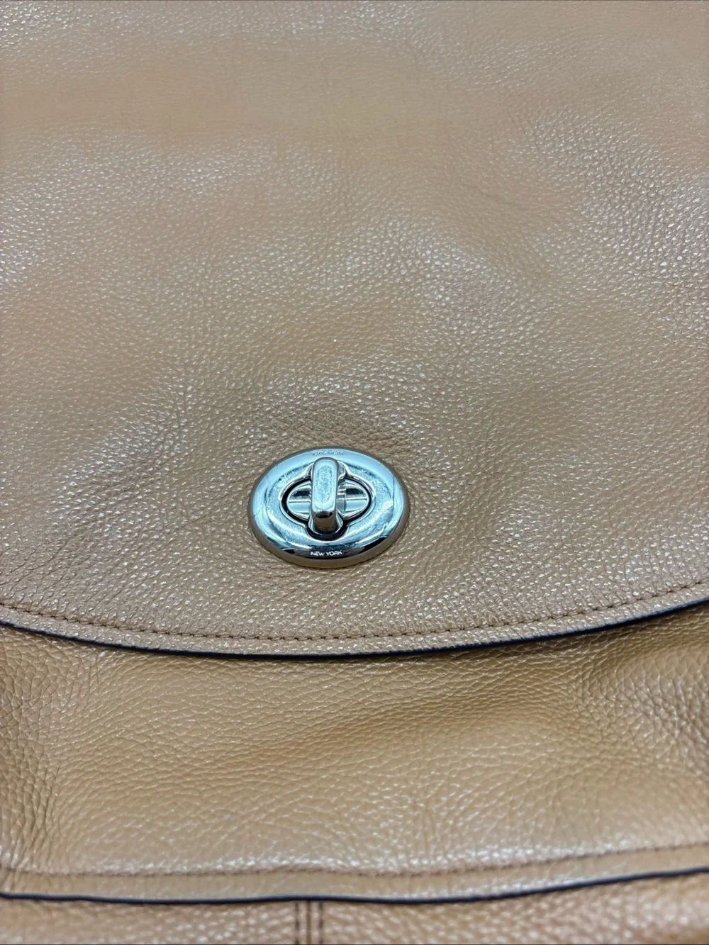 Coach Turnlock Hobo Tan Leather Shoulder Bag with Turn-Lock Closure